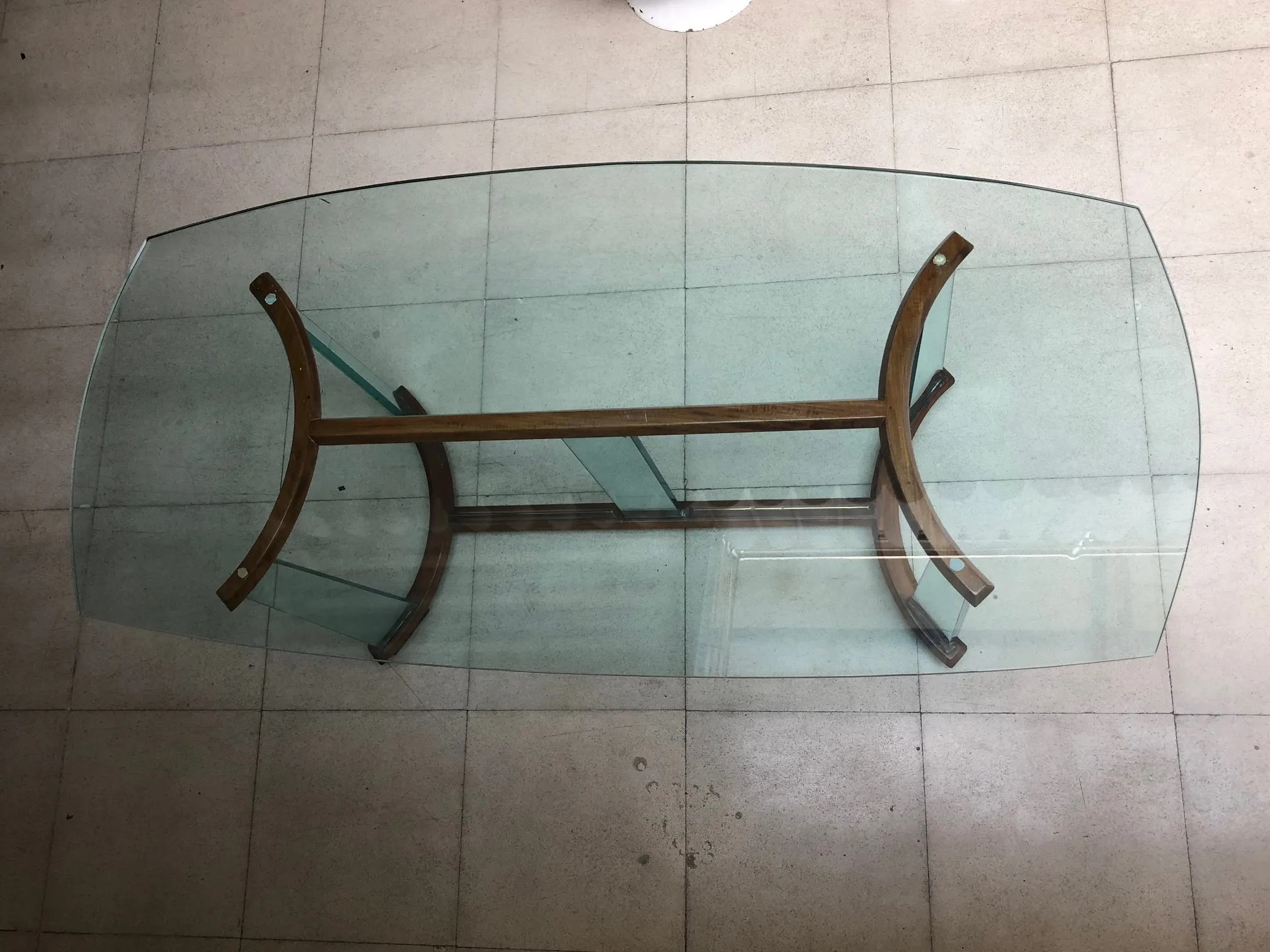 앤틱 Fontana Arte 식탁 (8인용), 타원형 디자인과 우아한 환경.
